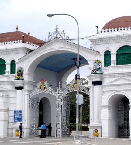 गृह मन्त्रालयले सिंहदरबार प्रवेशमा कडाइ